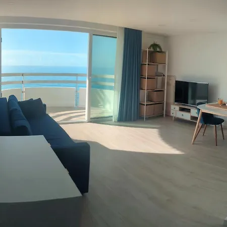 The View - Modern 1 Bed Flat Beachfront Portimão